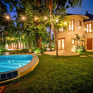 Villa Meraki, 6br, Incl Breakfast, Heart Of Seminyak, Walking Distance To Restaurants, Bars And Shops, Tropical Garden